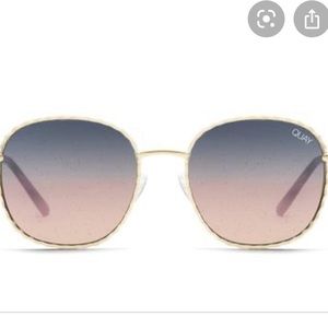 RARE Quay X Lizzo Jezabell Twist glitter Sunnies!